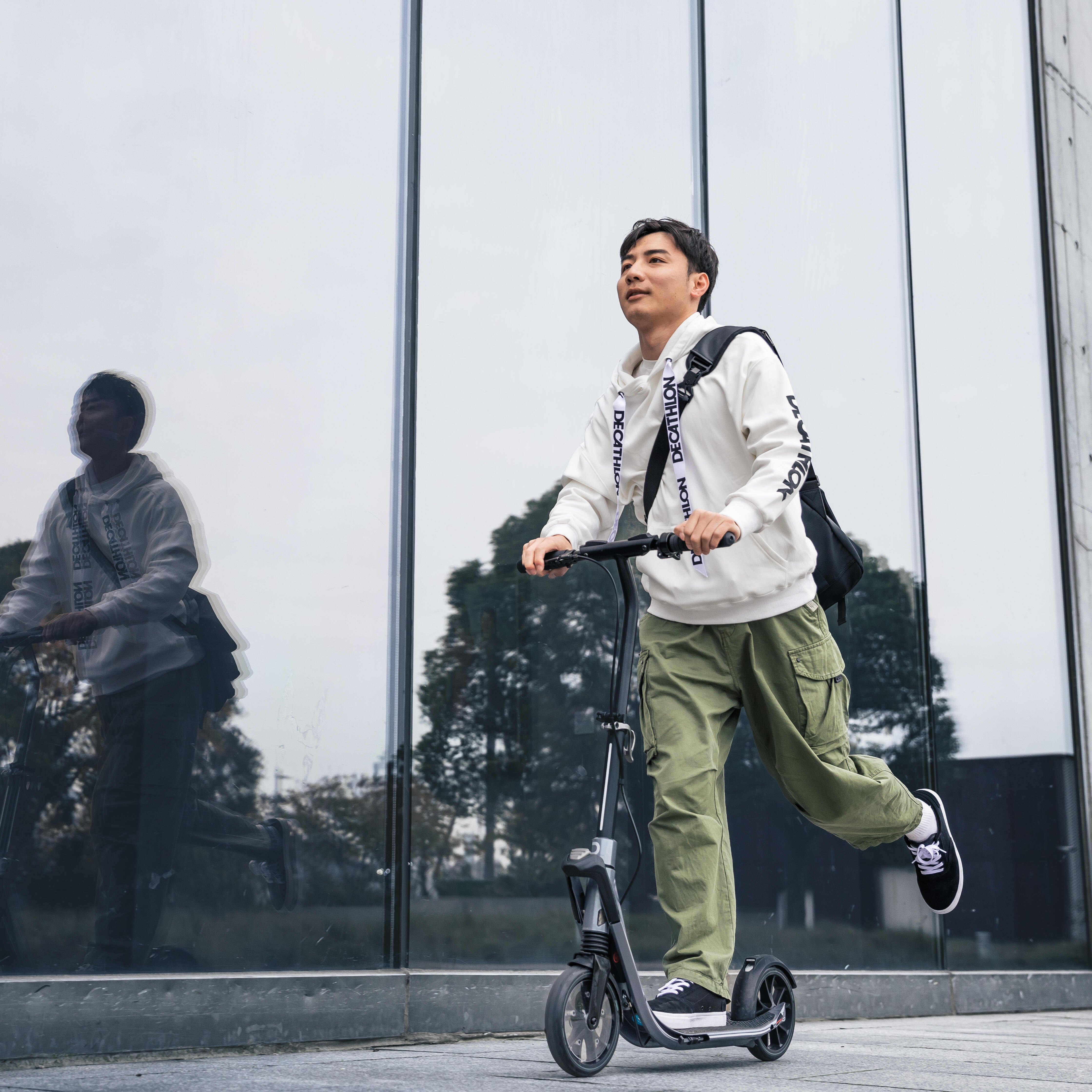 OXELO_TROTTINETTE_COMMUTE_900_GRISE.jpg